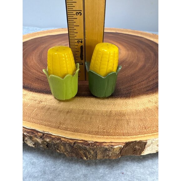 Vintage Corn-On-The-Cob Salt & Pepper Shakers Plastic Yellow & Green 2" Tall - Picture 5 of 7